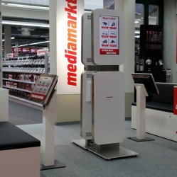 Media Markt in Bern setzt auf verschiedene große Screens und Stand-Terminals,...