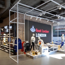 Thumbnail-Photo: What shop design can look like: Foot Locker in London...