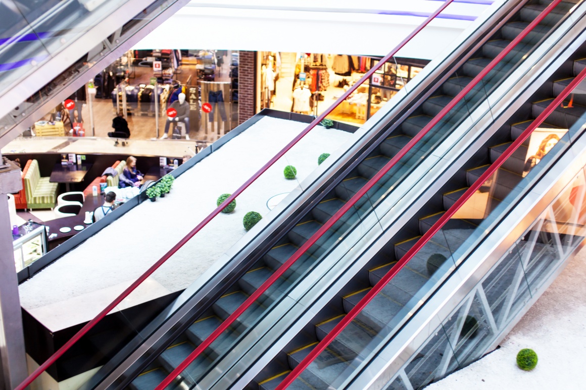 Photo: Moving staircase in shopping centre;  copyright: panthermedia /...