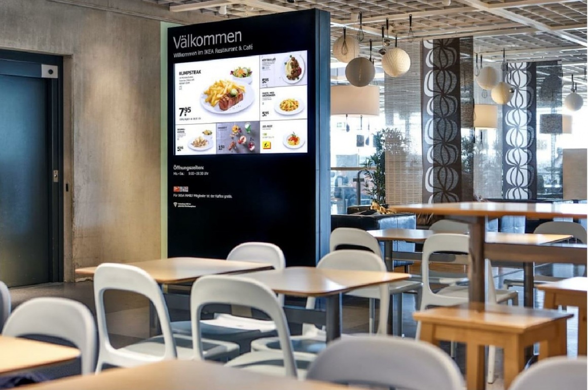 Foto: Digitale Anzeige von Restaurant-Angeboten im IKEA-Restaurant-Bereich;...