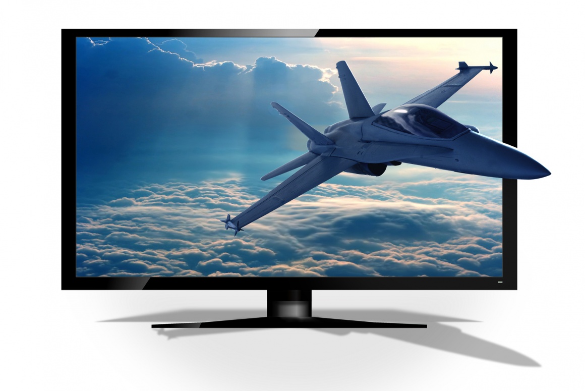 Foto: Fernseh-Bildschirm, aus dem ein Kampfjet rausfliegt; copyright:...