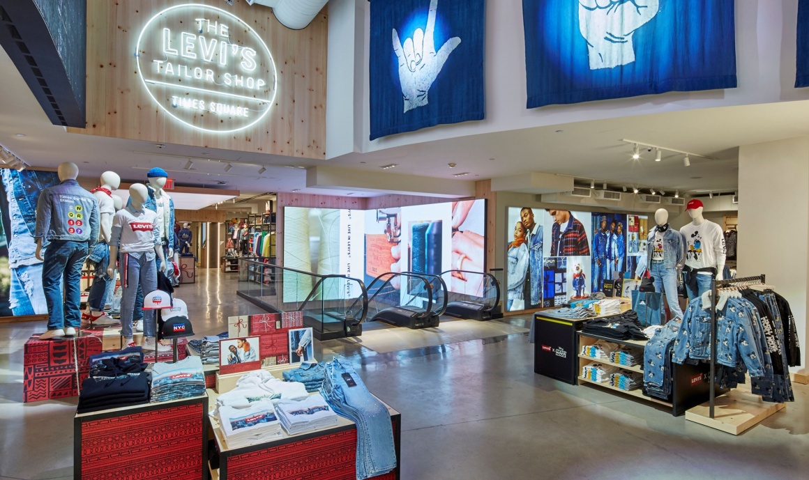 Several digital signage screens in a Levis fashion store...