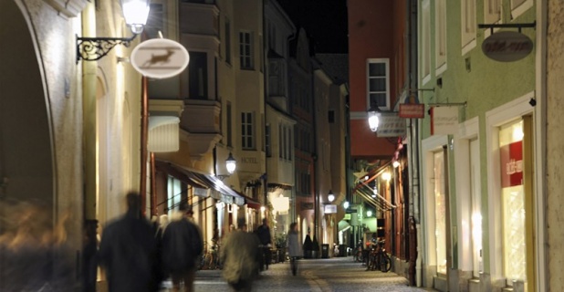 Even narrow alleyways can be optimally illuminated with the LED retrofit...