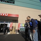 Photo: Wal-Mart Bets on Japan’s Falling Incomes