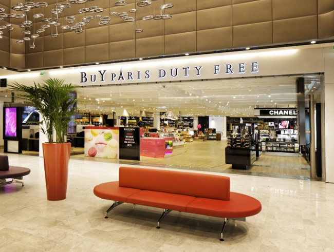 Charles de Gaulle airport shopping center by W&CIE, Paris