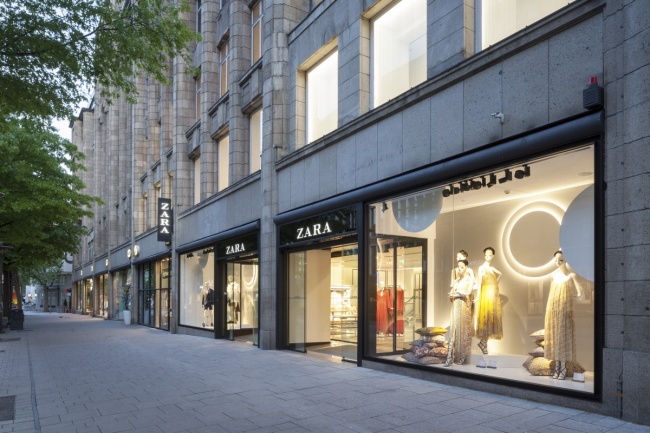 shop design can look like: Zara in Hamburg - iXtenso – retail trends