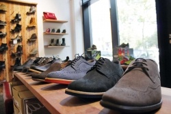 Europes first chain of vegan shoe stores opens EU-wide online shop...