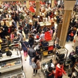 Thumbnail-Photo: One third of Americans shopped on Thanksgiving Day this year...