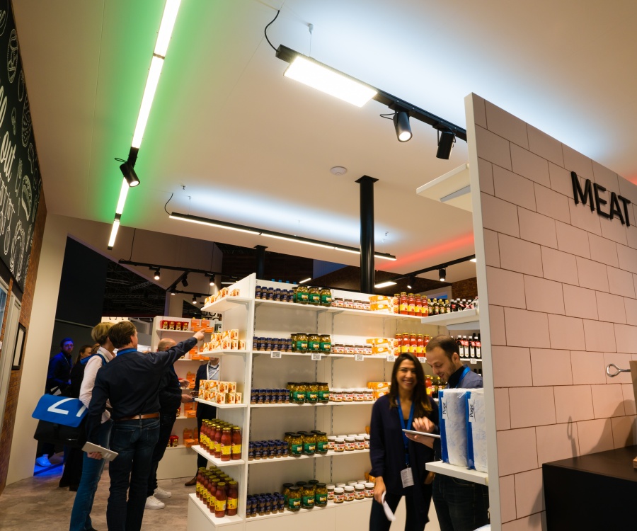 Photo: Philips Lighting cracks code how colored lighting boosts supermarket...