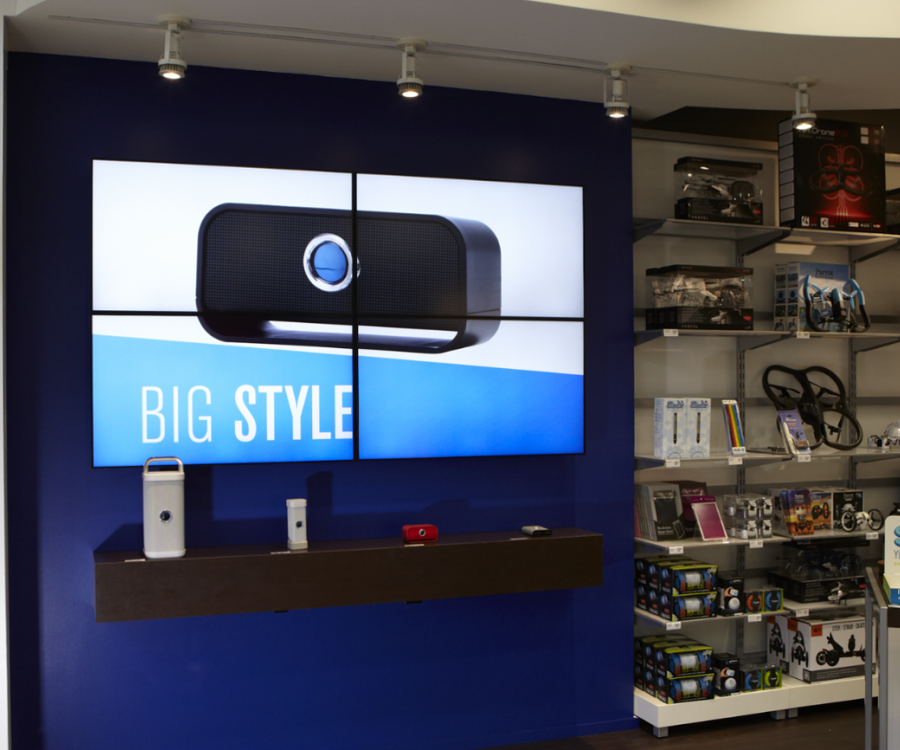 Photo: Toshiba lifts customer experience & sales for Brookstone...