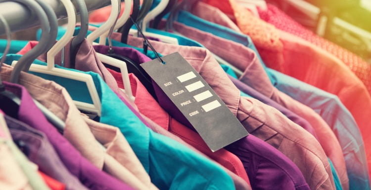 Photo: Price tag on clothes; copyright: panthermedia / sensay...