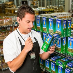 Thumbnail: Foto: Messenger und Headsets für schnelle Kommunikation auf der Fläche...