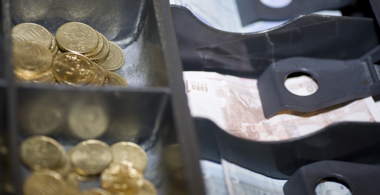 Photo: Coins and notes in a cash drawer; copyright: panthermedia.net / Kai...