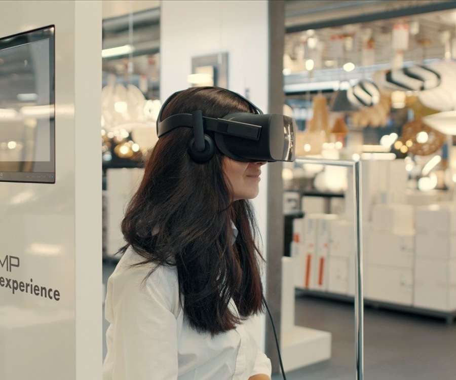 Photo: Virtual commerce: shopping in a different reality...