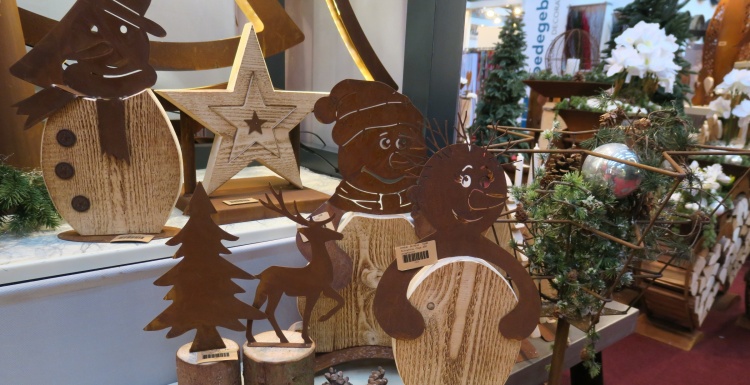 Christmas decoration elements made of wood and artificially rusted metal;...