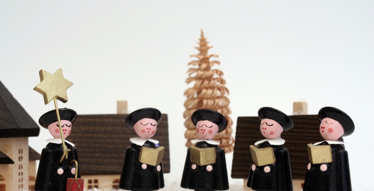 Chor aus Holzfiguren; Copyright: panthermedia.net/chaos.design...
