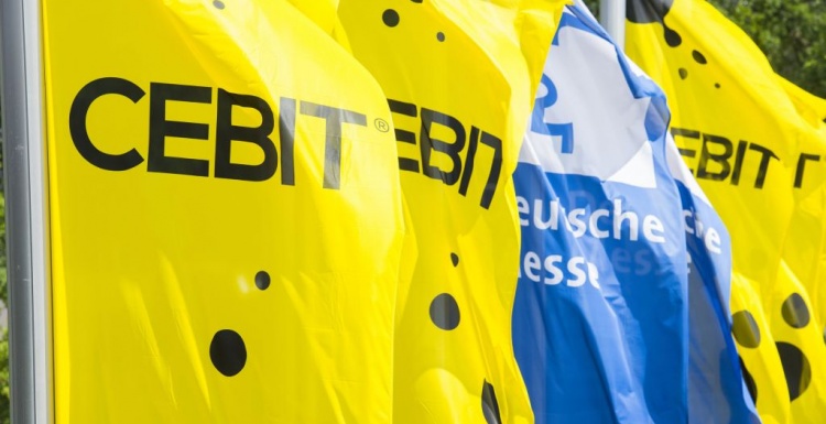 Flaggen der Cebit; copyright: Deutsche Messe, Hannover...