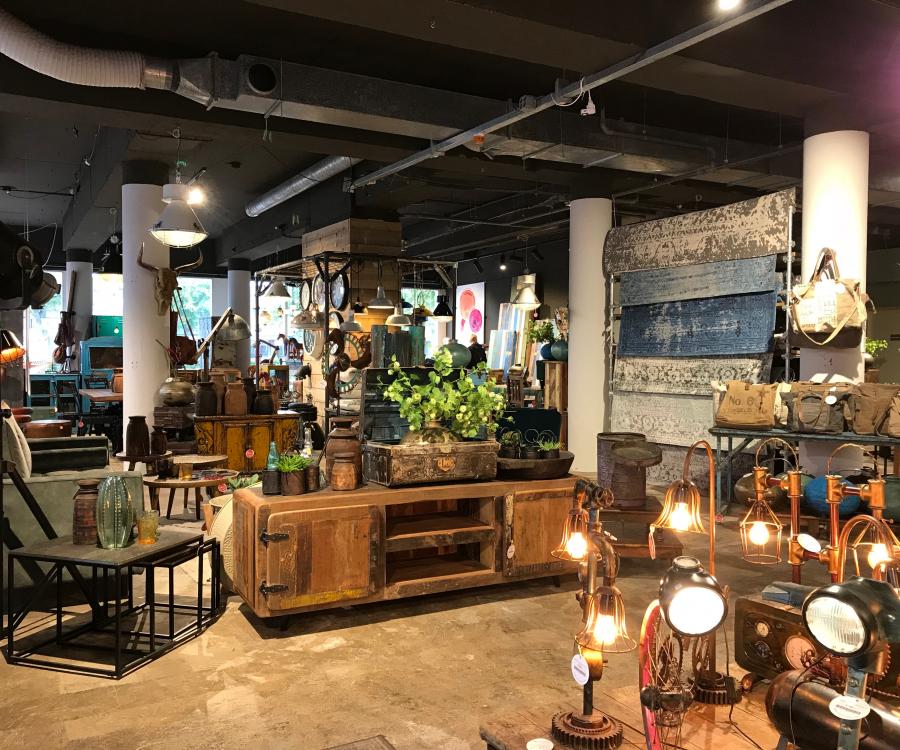 Photo: What shop design can look like: Indistrieel - India meets Industrial...