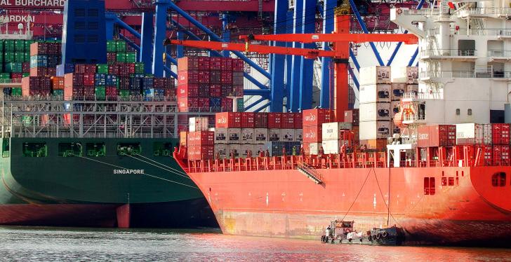 Loading of large transport ships