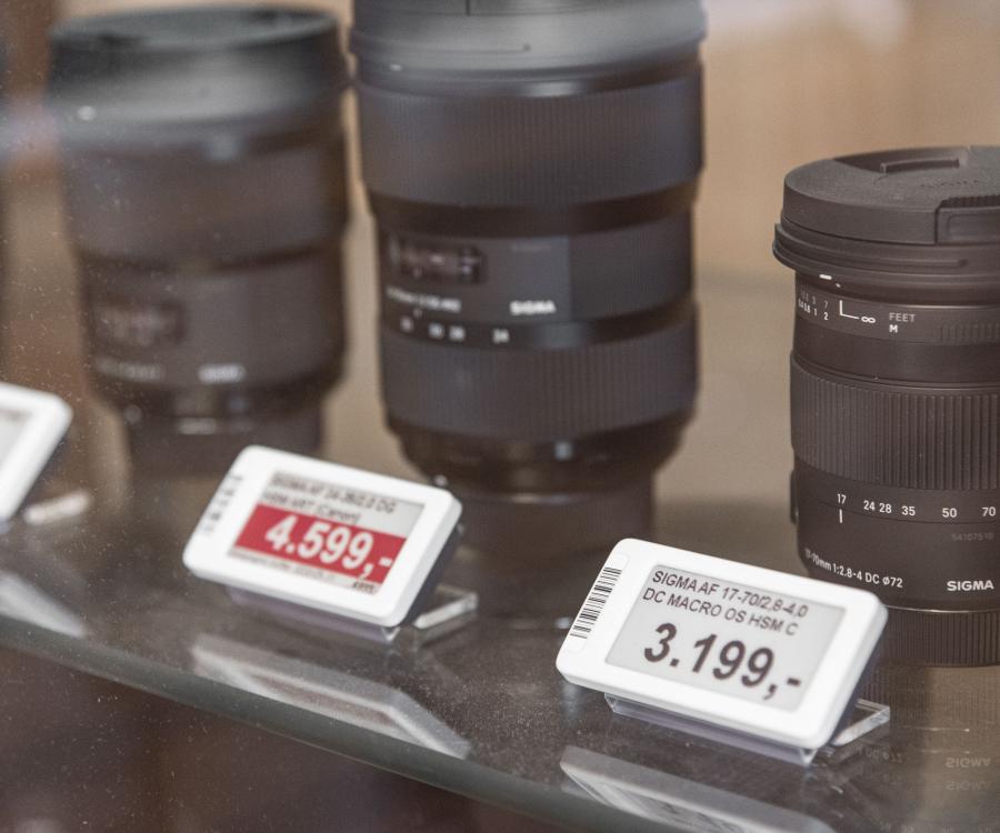 Photo: Electronic shelf labels: photo store introduces new technology...