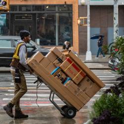 Thumbnail-Photo: Outdated last-mile delivery technology