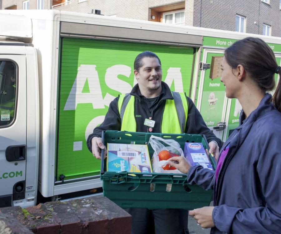 Photo: Door-to-door delivery and returns service