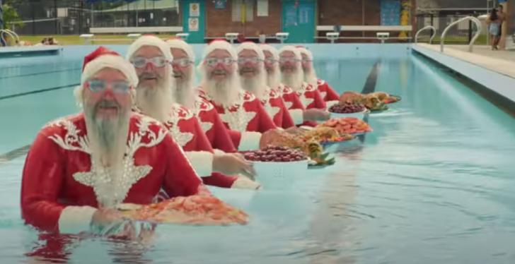 Eight Santa Clauses in a swimming pool; copyright: Aldi; Source: YouTube...