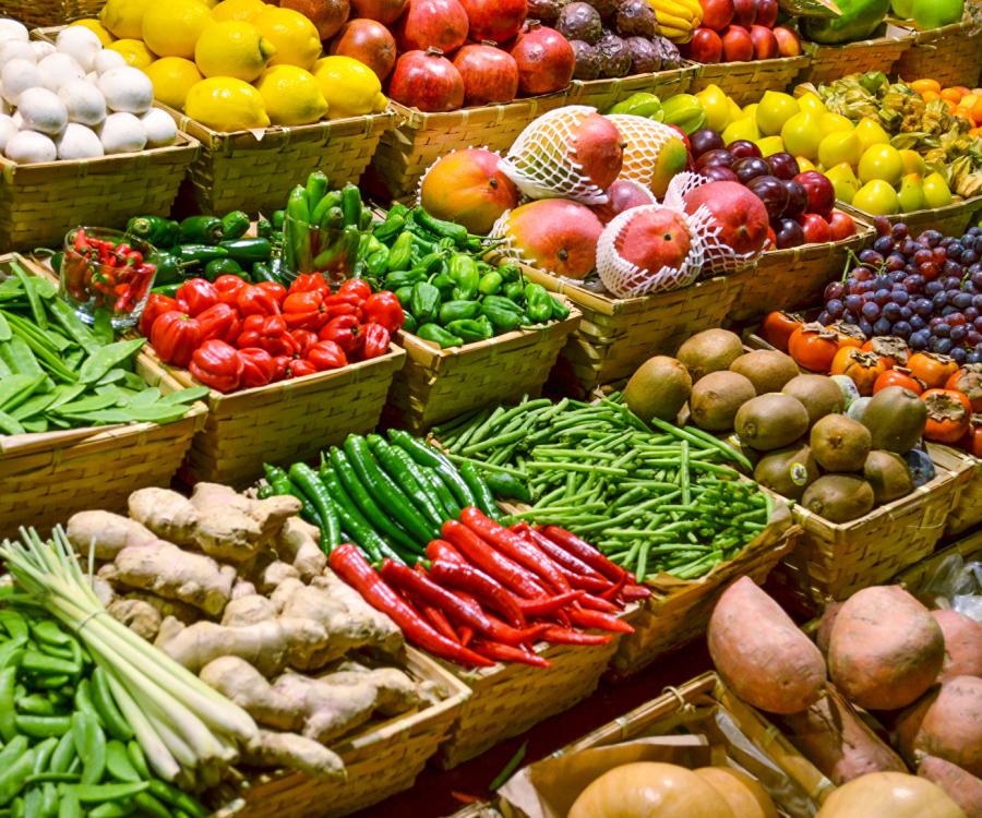 Photo: First Amazon grocery store opening in Britain...