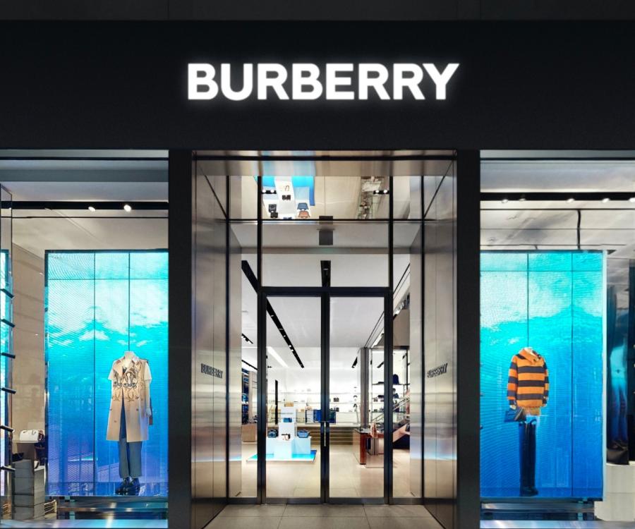 Photo: Burberry to launch virtual flagship store