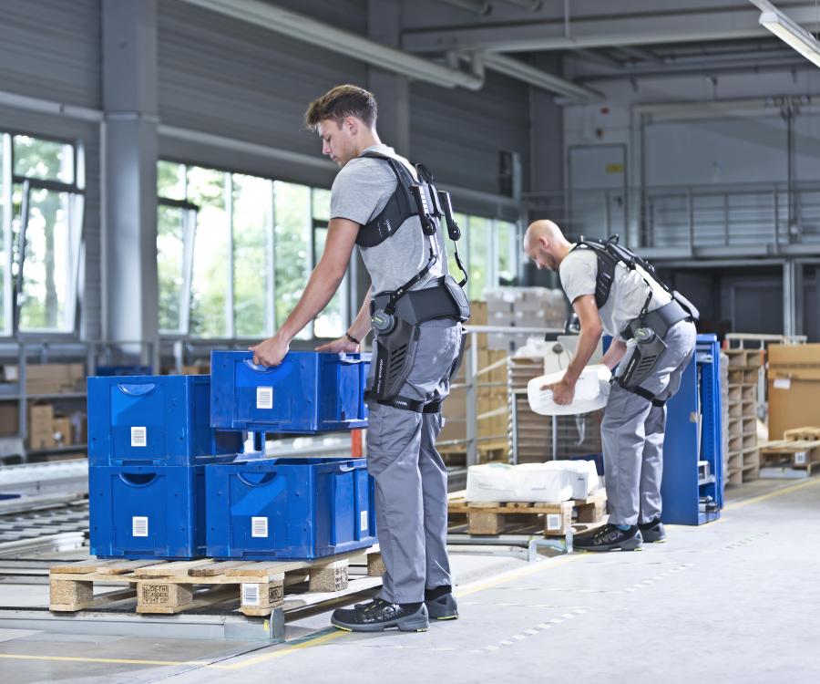 Photo: Benefits of exoskeletons for logistics: tests at DB Schenker...