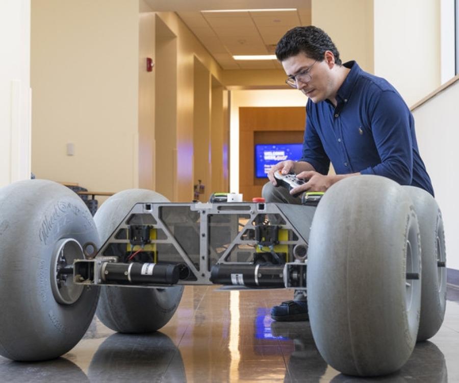 Photo: Engineers deploy robots to improve on-the-job safety for retail workers...