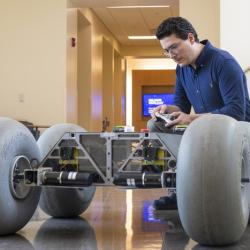 Thumbnail-Photo: Engineers deploy robots to improve on-the-job safety for retail workers...