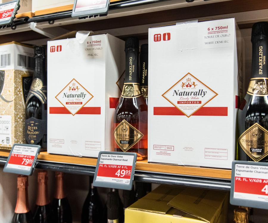 Photo: Jutland’s largest wine shop is successful with digital price tags...