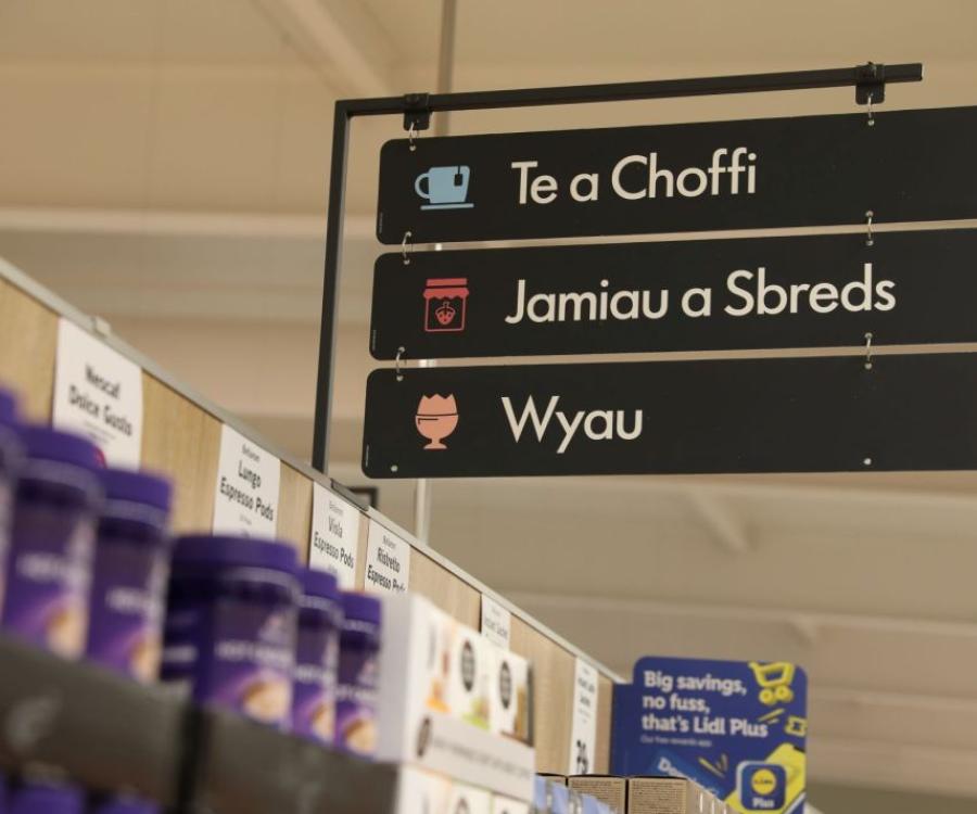 Photo: Lidl announces Welsh language certification