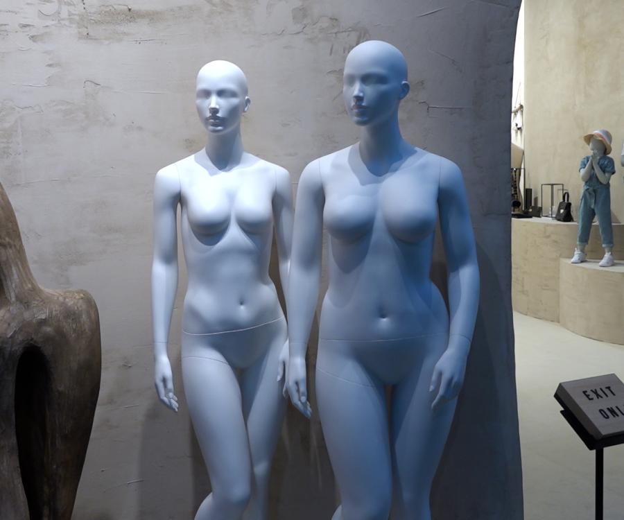 Photo: Mannequins as a (customer) magnet?