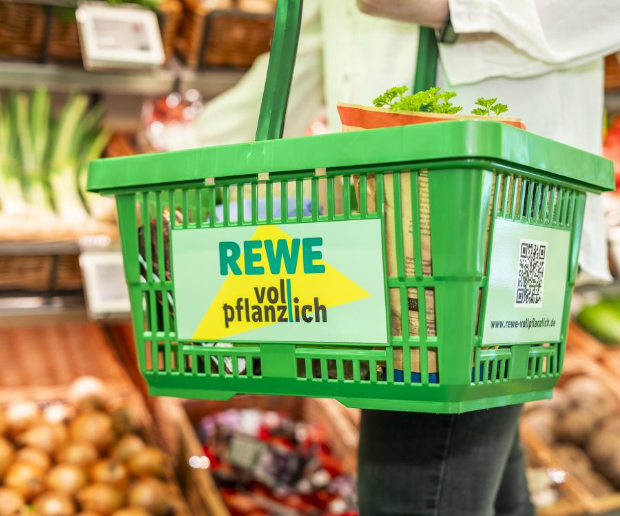 Photo: “REWE voll pflanzlich” – The store concept of the future?...