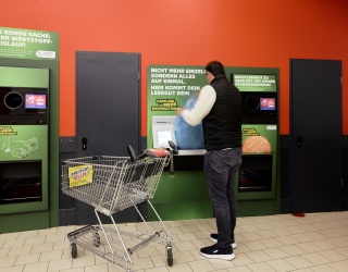 Photo: Deposit Systems in Transition: Practical Examples from the Retail Sector...