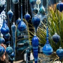 Christmas decoration with blue drop-shaped Christmas tree balls...
