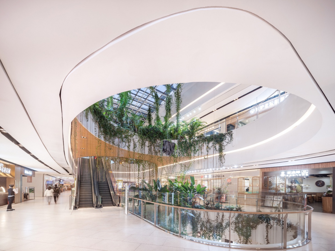 Shopping mall design with plants in Mongolia - iXtenso – retail trends