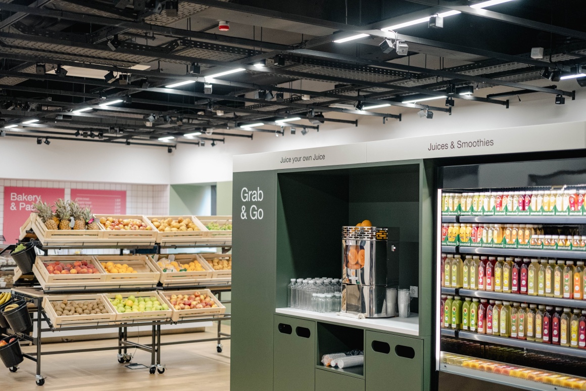 A Grab&Go shelf in front of a fruit shelf