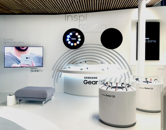 Photo: What shop design can look like: Samsung Store in Paris...