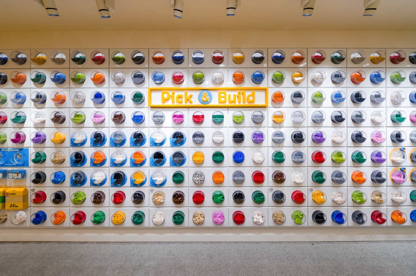 lego pick and build wall