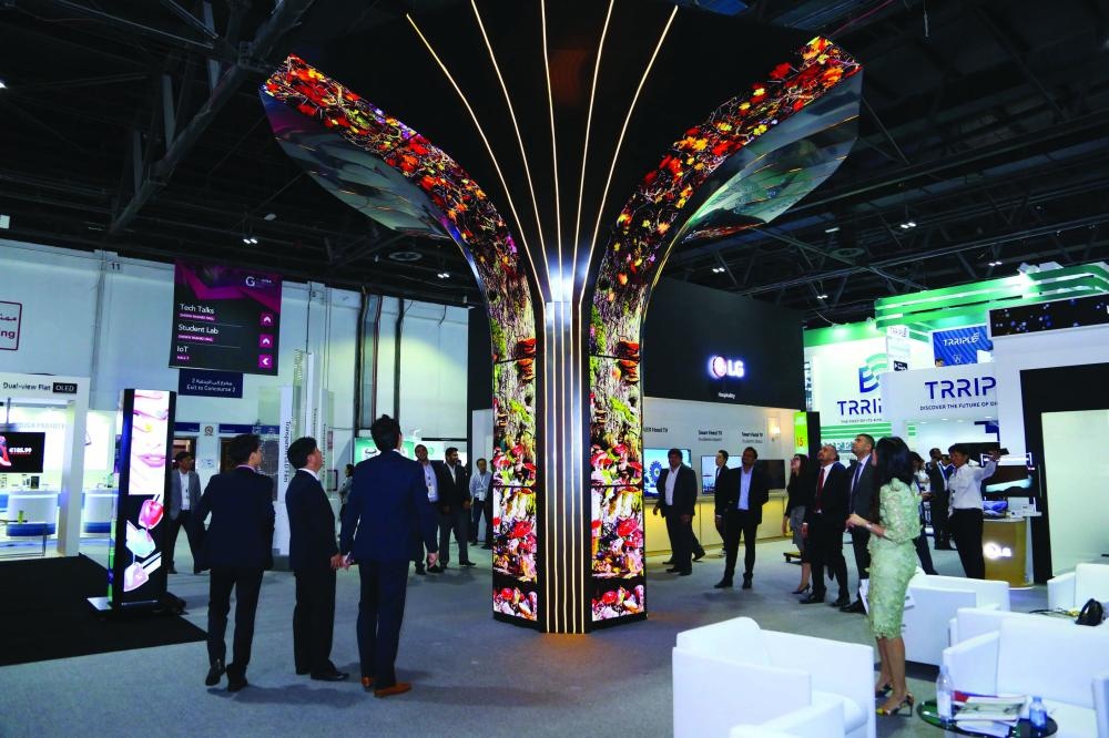 Foto: OLED-Baum von LG auf der Gitex Technology Week in Dubai; copyright: Saudi...