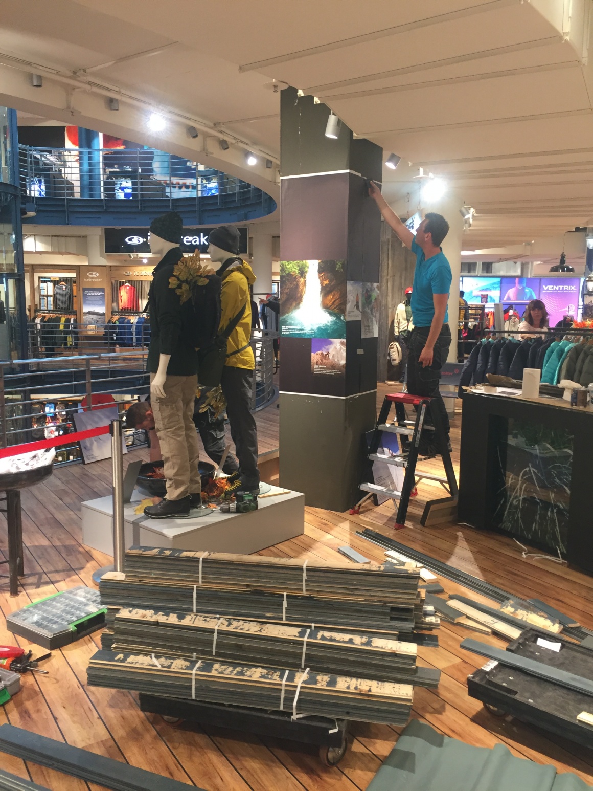 Photo: Eddie Bauer Outdoor Outfitter: First Shop-in-Shop in Cologne’s...