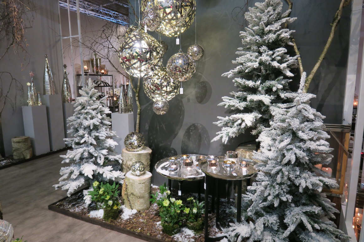 Winter wonderland in the store with decoration - iXtenso – retail trends