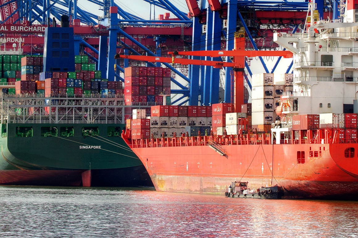 Loading of large transport ships