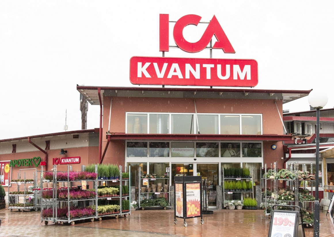 Here the main entrance of the supermarket is shown on a cloudy, Danish day...