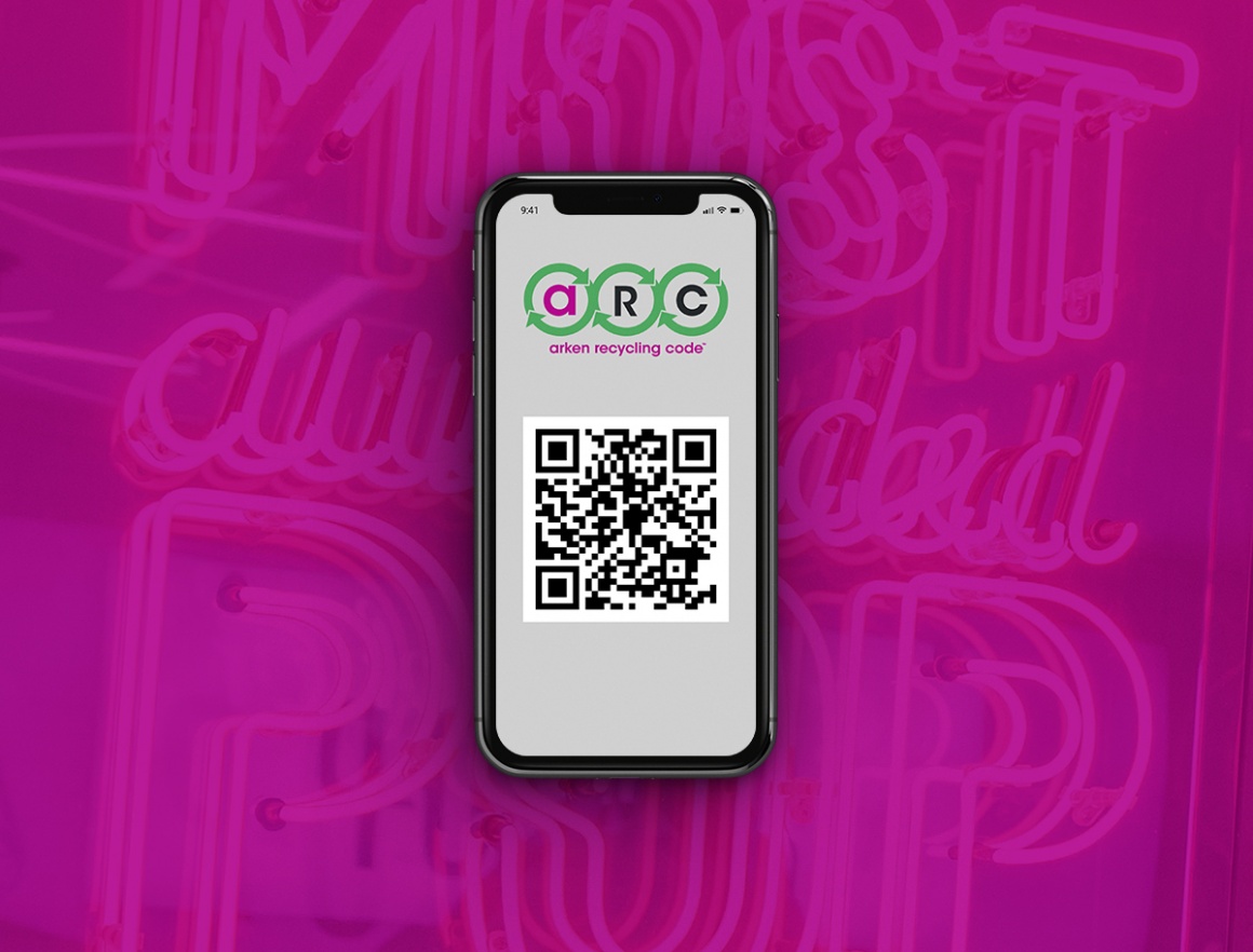 Smartphone shows the new QR-Code, purple background...